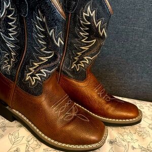 Size 13 youth boots.